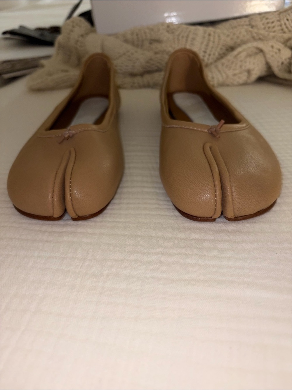 LIKE NEW “Maison Margiela” Tabi Split-Toe Ballet Flat, Tan Leather - Picture 6 of 7